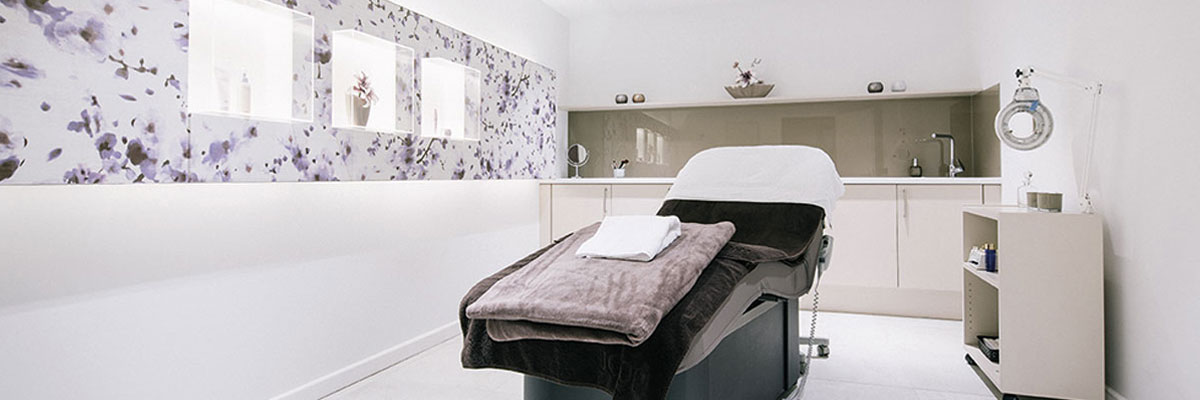 faltenunterspritzung behandlungskabine